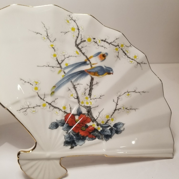 Beautiful fan shaped plate with gold trim - Picture 2 of 6